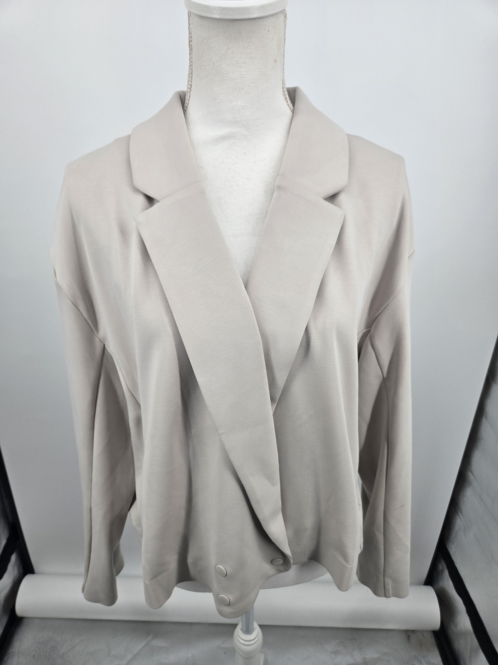 FLX Cream Cropped Button Close Blazer XL